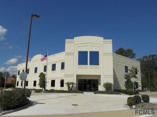 Exterior, Facade, Modern