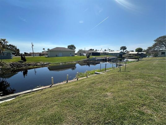 Exterior, Lake