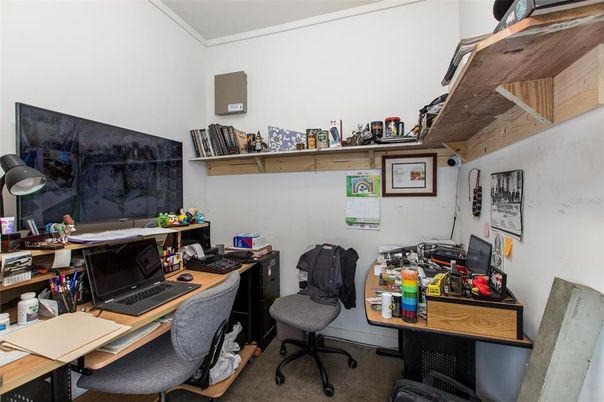 Home Office, Interior