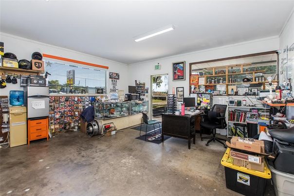 Home Office, Interior