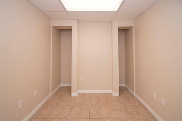 Empty room, Interior