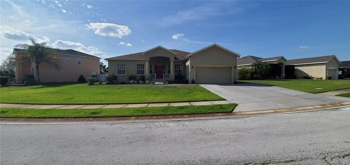Attached, Exterior, Facade, Ranch