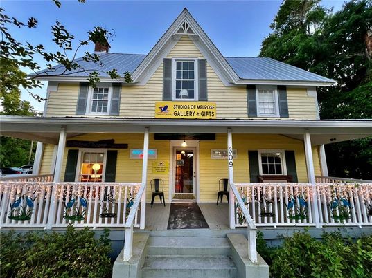 Exterior, Facade, Queen Anne Victorian