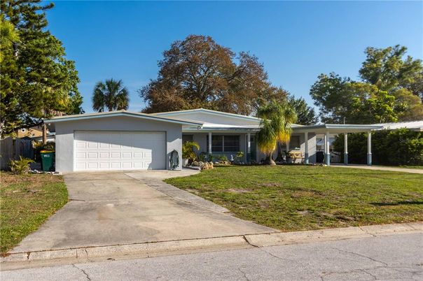 Attached, Exterior, Facade, Ranch