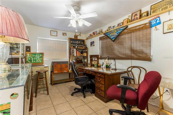 Home Office, Interior
