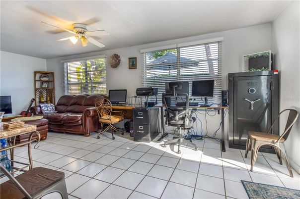 Home Office, Interior