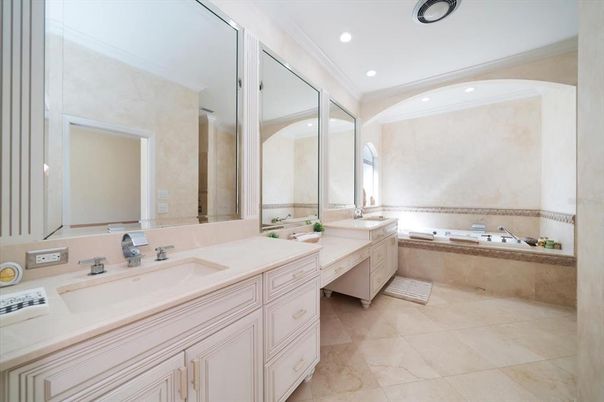 Bathroom, Dual Sink Vanities, Interior, Recessed Lighting