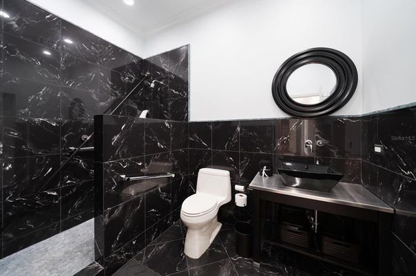 Bathroom, Interior, Marble, Marble Walls, Recessed Lighting