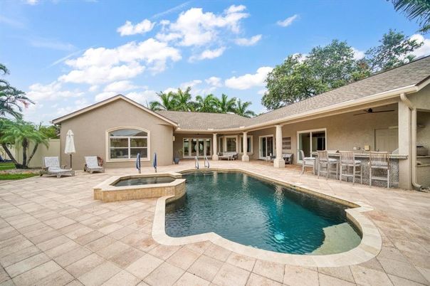 Exterior, Pool