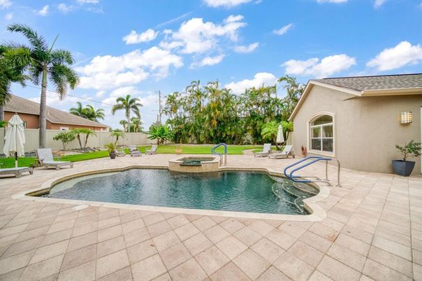Exterior, Pool