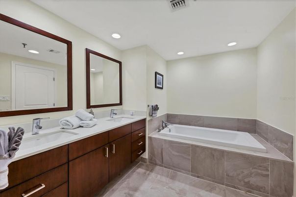 Bathroom, Dual Sink Vanities, Interior, Recessed Lighting