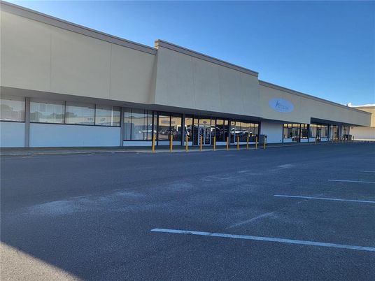 Exterior, Facade, Modern