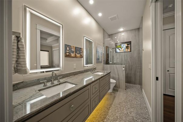 Bathroom, Dual Sink Vanities, Interior, Recessed Lighting