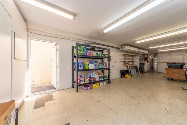 Garage, Interior