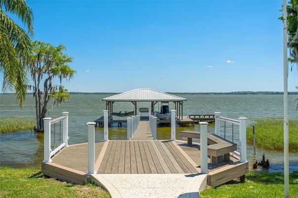 Exterior, Lake
