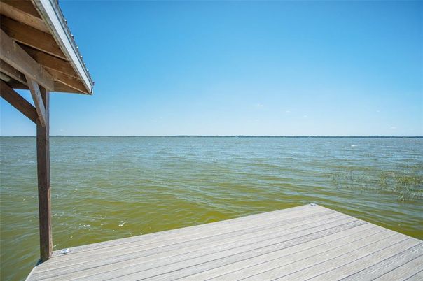 Exterior, Lake