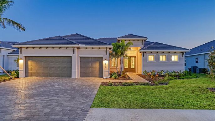 Attached, Exterior, Facade, Ranch