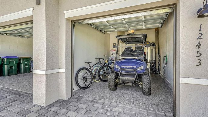 Exterior, Garage