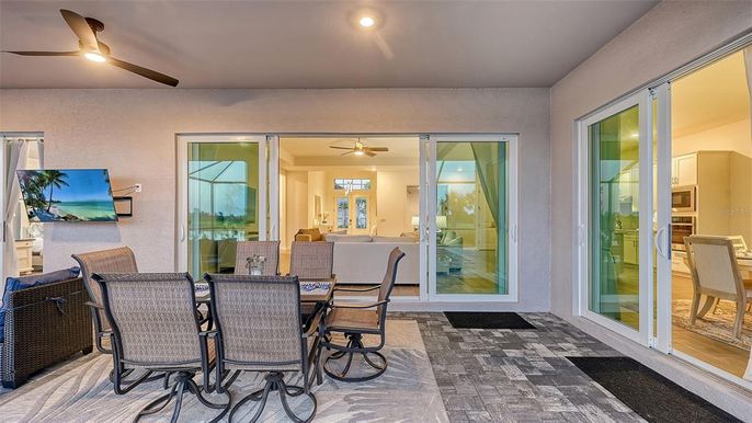 Dining room, Interior, Recessed Lighting