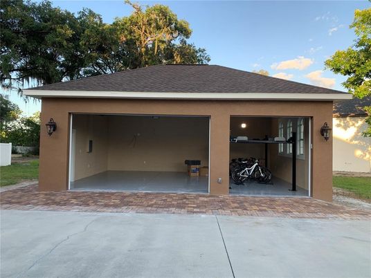 Detached Garage, Exterior