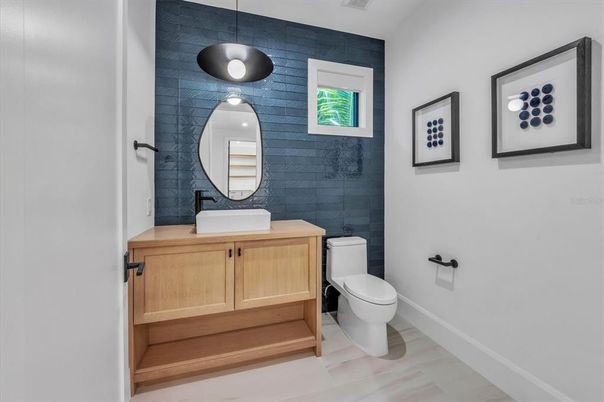 Bathroom, Interior, Pendant Lights, Wood Texture Flooring