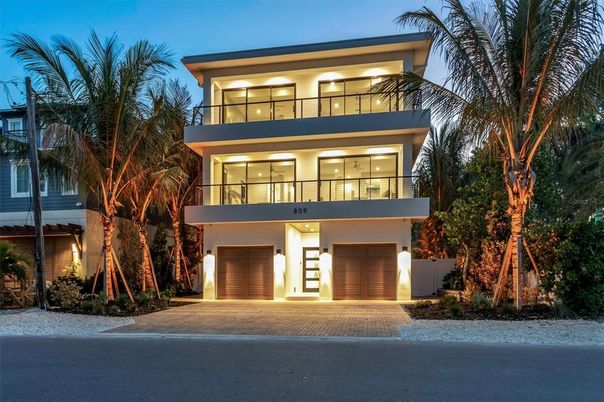 Attached, Exterior, Facade, Modern