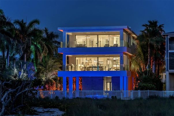 Exterior, Facade, Modern