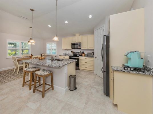 Dining room, Interior, Kitchen, Pendant Lights, Recessed Lighting, Stainless Steel Appliances