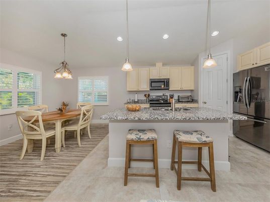 Dining room, Interior, Kitchen, Pendant Lights, Recessed Lighting, Stainless Steel Appliances