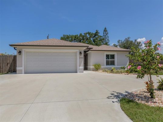 Attached, Exterior, Facade, Ranch
