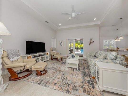 Interior, Living room, Pendant Lights, Recessed Lighting