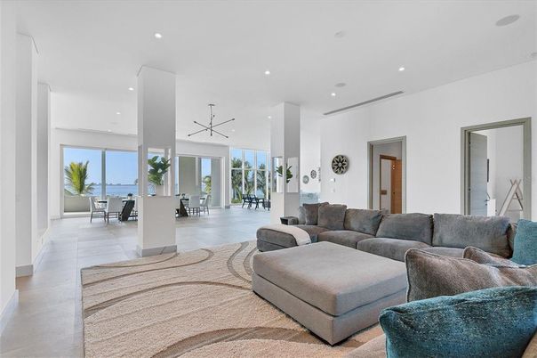 Dining room, Interior, Living room, Pendant Lights, Recessed Lighting