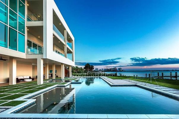Exterior, Pool, Water