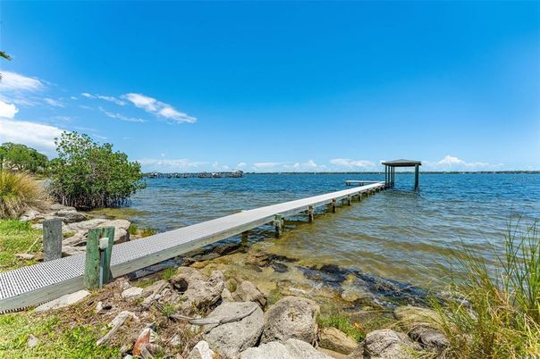 Exterior, Lake