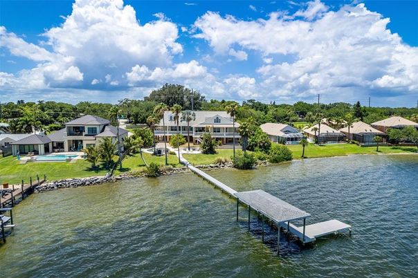 Exterior, Lake