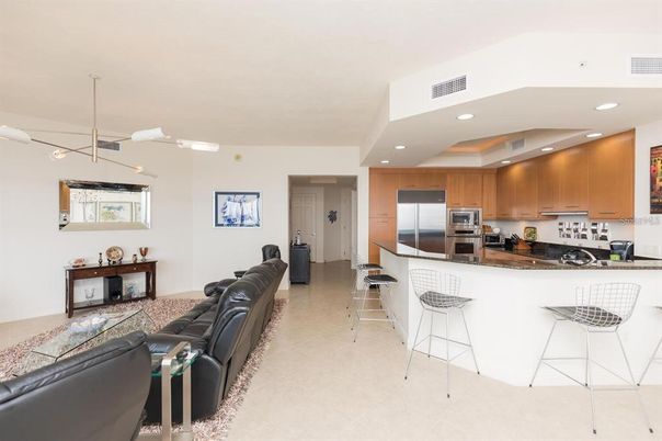 Interior, Kitchen, Living room, Pendant Lights, Recessed Lighting, Stainless Steel Appliances