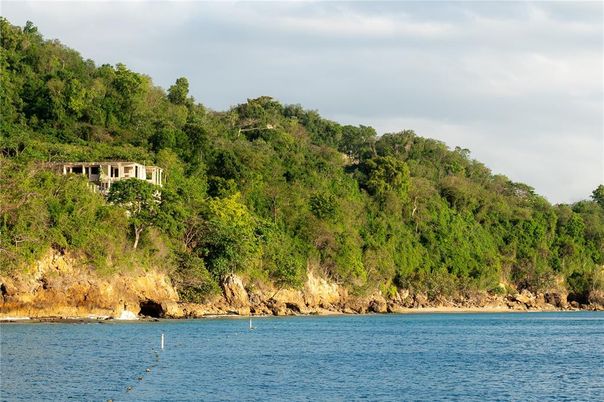 Exterior, Lake