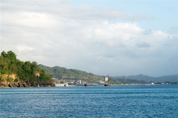 Exterior, Lake