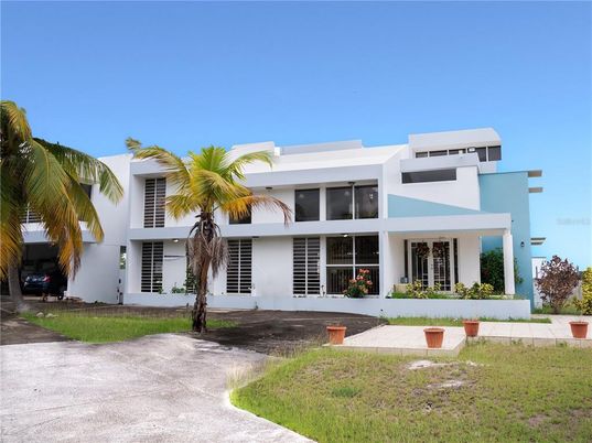 Backyard, Exterior, Facade, Modern