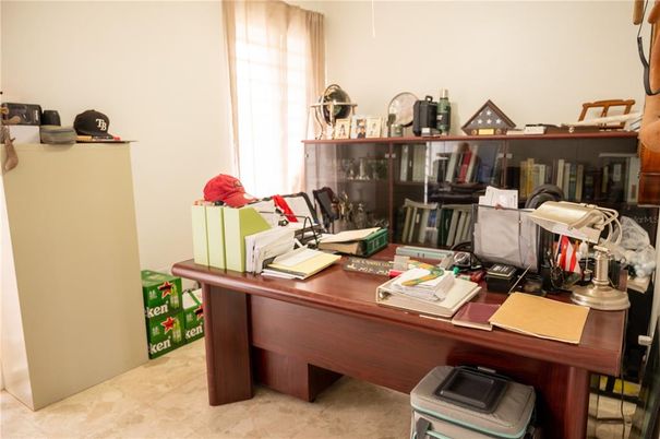 Home Office, Interior