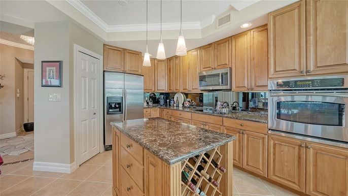 Interior, Kitchen, Pendant Lights, Recessed Lighting, Stainless Steel Appliances