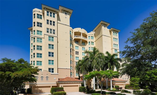 Exterior, Facade, Condo Building
