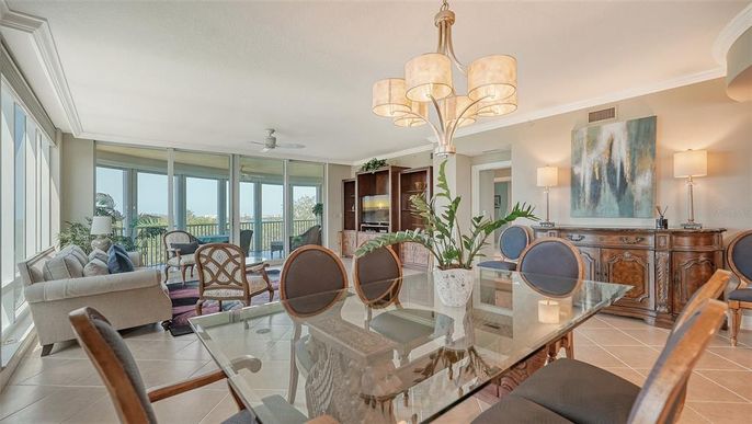 Chandelier, Dining room, Interior, Living room