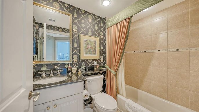 Bathroom, Interior, Recessed Lighting