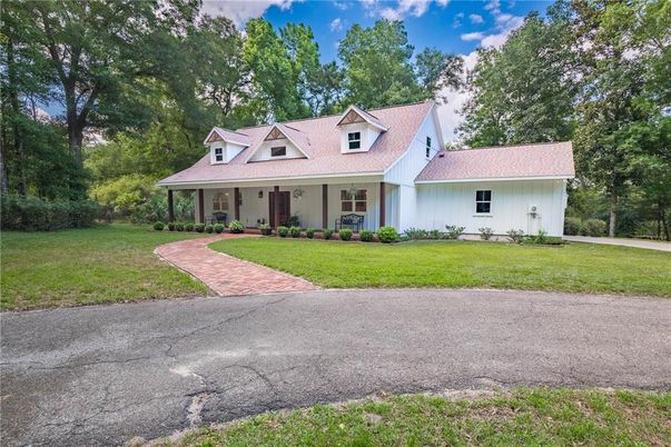 Backyard, Exterior, Facade, Farmhouse