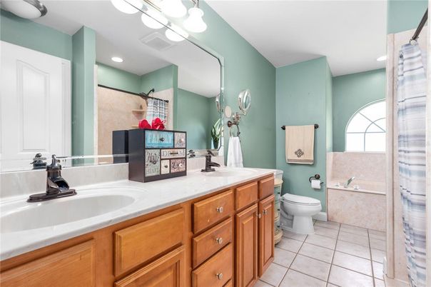 Bathroom, Dual Sink Vanities, Interior, Recessed Lighting