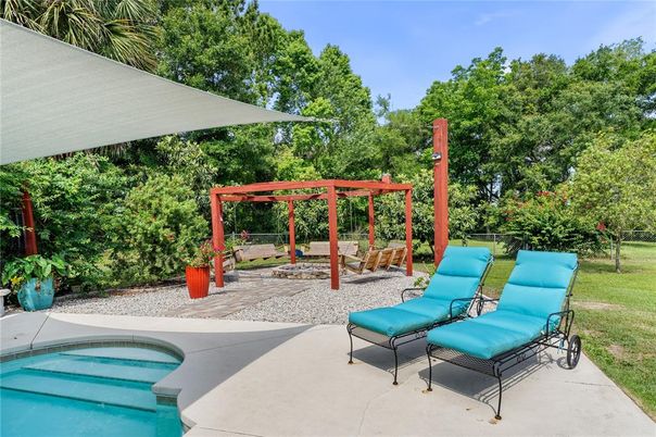 Exterior, Playground, Pool