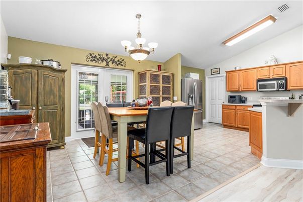 Chandelier, Dining room, Interior, Kitchen, Stainless Steel Appliances
