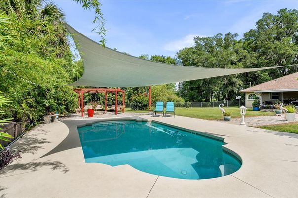 Exterior, Pool