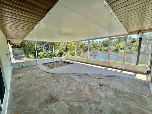 Interior, Sun Room, Water
